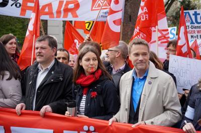 Hamburgs DGB-Vorsitzende Katja Karger und die Vorsitzenden der Einzelgewerkschaften (Foto: IG BAU) Hamburgs DGB-Vorsitzende Katja Karger und die Vorsitzenden der Einzelgewerkschaften (Foto: IG BAU)