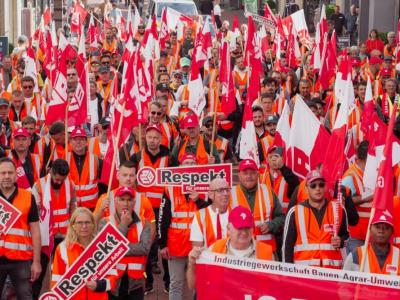 Streikende Bauleute in Gießen (Foto: IG BAU):