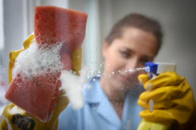 Bis zu 11 Prozent mehr in der Gebäudereinigung (Foto: IG BAU). Bis zu 11 Prozent mehr in der Gebäudereinigung (Foto: IG BAU).