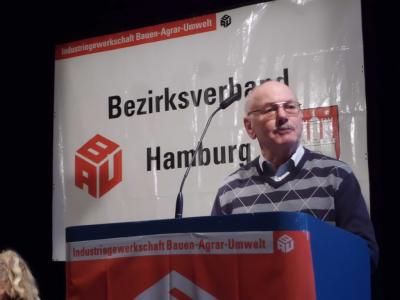 Werner Stapelfeldt spricht auf dem Bezirksverbandstag Werner Stapelfeldt spricht auf dem Bezirksverbandstag