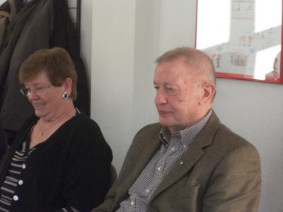 Edda und Klaus Knickmeier, sie töpferte das BAU-Wappen über dem Eingang Jungestraße, er stand der IG BAU Hamburg lange Jahre vor Edda und Klaus Knickmeier, sie töpferte das BAU-Wappen über dem Eingang Jungestraße, er stand der IG BAU Hamburg lange Jahre vor