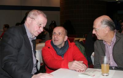 Steckten die Köpfe zusammen: Alt-Bezirkschef Klaus Knickmeier, Bezirksvorstand Uwe Nack, Peter Hamm