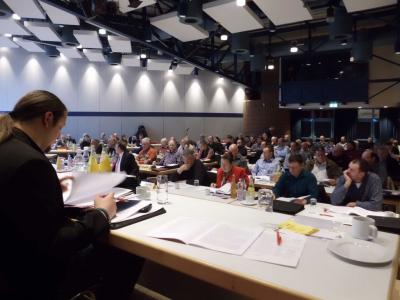 Blick vom Podium auf die Delegierten