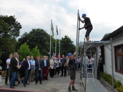 Gerüstbau vor den Augen der Politik