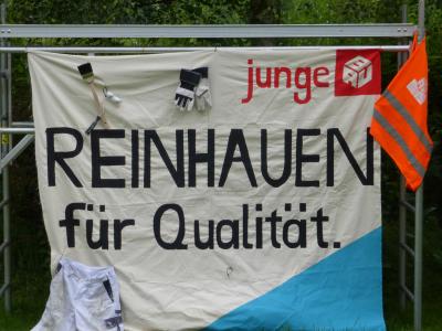Transparent, Aufdruck: "Reinhauen für Qualität - jungeBAU" Transparent, Aufdruck: "Reinhauen für Qualität - jungeBAU"