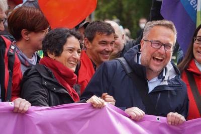 Tanja Chawla und Carsten Burckhardt, lachend. Tanja Chawla und Carsten Burckhardt, lachend.