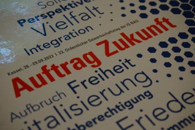 Aktendeckel zum Gewerkschaftstag mit zahlreichen inhaltlichen Begriffen wie "Auftrag Zukunft", "Aufbruch", "Freiheit", "Vielfalt" o.ä.