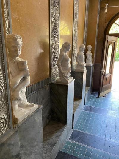 Marmorstatuen im Foyer des Bundeshauses. Marmorstatuen im Foyer des Bundeshauses.