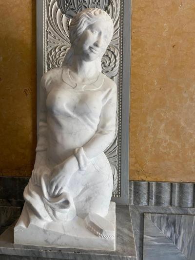 Eine der Statuen im Bundeshaus. Eine der Statuen im Bundeshaus.