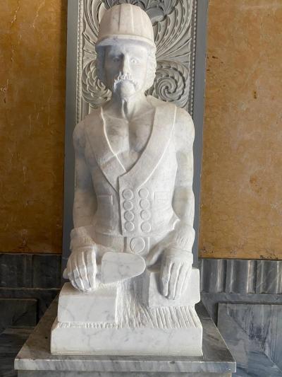 Eine der Statuen im Bundeshaus. Eine der Statuen im Bundeshaus.