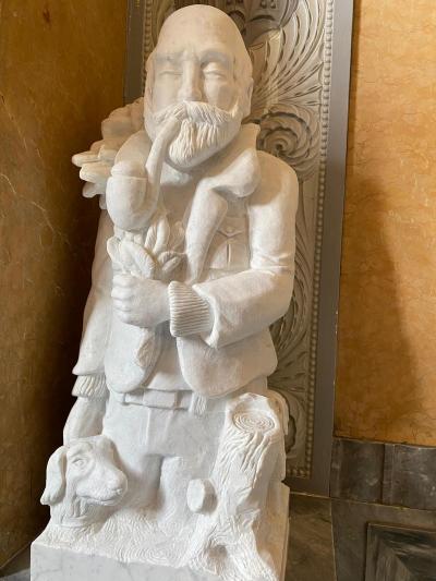 Eine der Statuen im Bundeshaus. Eine der Statuen im Bundeshaus.