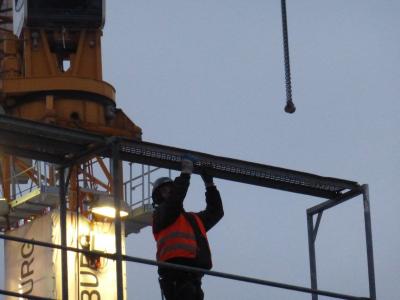 Gerüstbauer in Aktion: höhere Mindestlöhne´vereinbart (Foto: Harning). Gerüstbauer in Aktion: höhere Mindestlöhne´vereinbart (Foto: Harning).